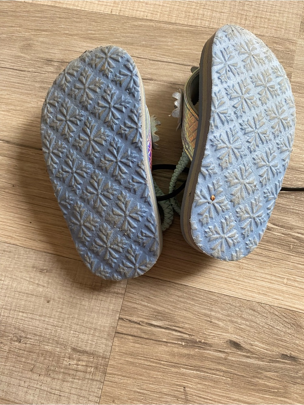 Disneys Kids' Blue Frozen Sandals with Silver Flower Accents - Picture 3 of 6